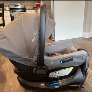 Nuna pipa lite rx Car Seat and Relx base in Light Gray with Canopy 2022